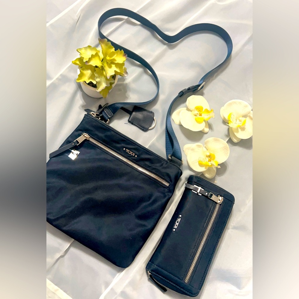 Tumi Voyageur Tula cross body